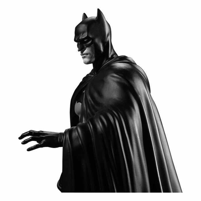 BATMAN - Black & White by Lee Weeks Resin Statue