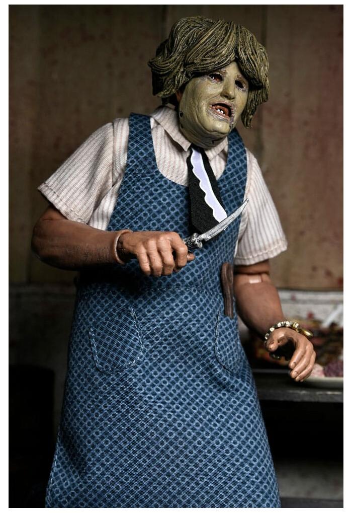 TEXAS CHAINSAW MASSACRE - Leatherface with Old Lady Mask Clothed Action Figure
