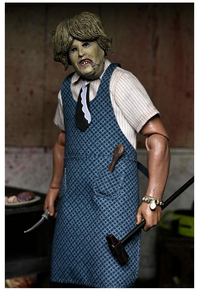 TEXAS CHAINSAW MASSACRE - Leatherface with Old Lady Mask Clothed Action Figure
