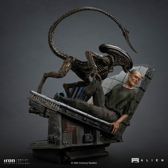 ALIEN 3 - Ellen Ripley and Dog Alien 1/10 Art Scale Statue