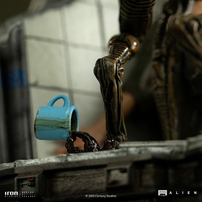 ALIEN 3 - Ellen Ripley and Dog Alien 1/10 Art Scale Statue