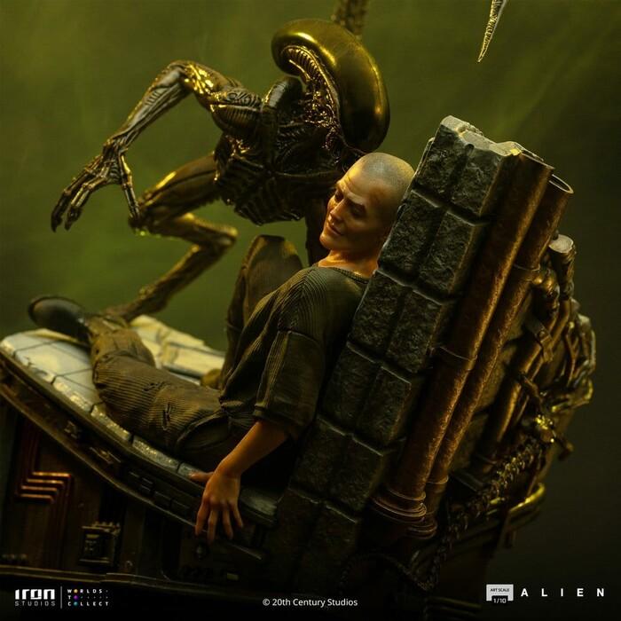 ALIEN 3 - Ellen Ripley and Dog Alien 1/10 Art Scale Statue