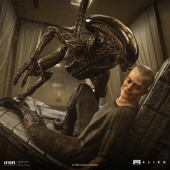ALIEN 3 - Ellen Ripley and Dog Alien 1/10 Art Scale Statue