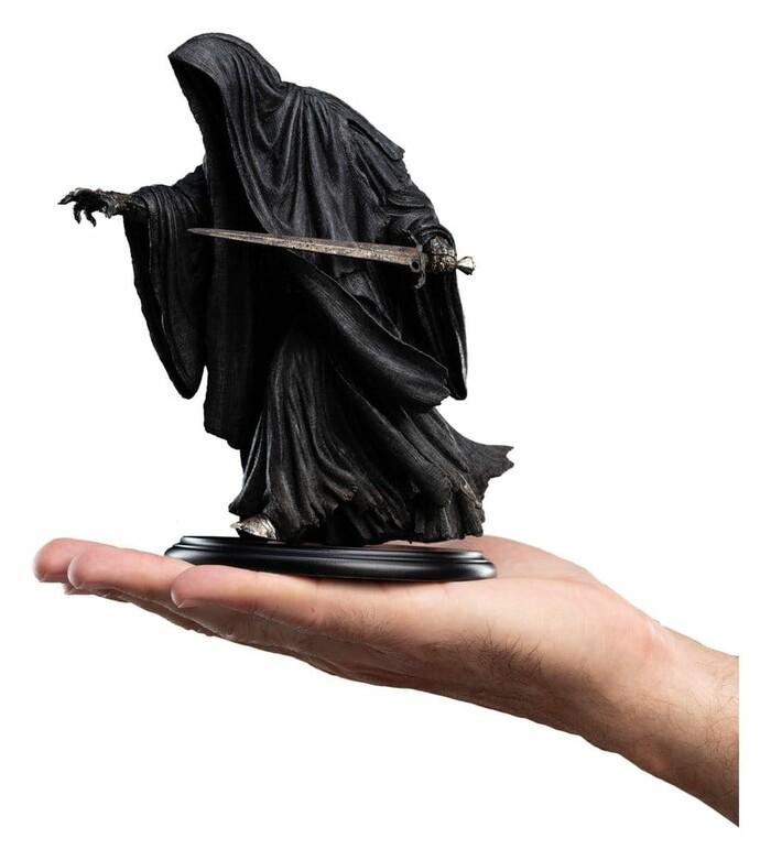 LORD OF THE RINGS - Ringwraith at the Prancing Pony Mini Polystone Statue