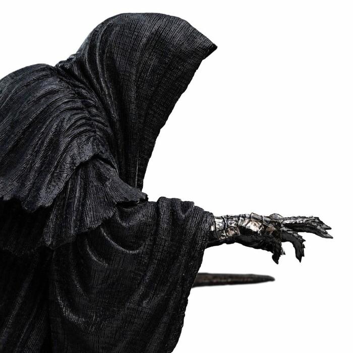 LORD OF THE RINGS - Ringwraith at the Prancing Pony Mini Polystone Statue