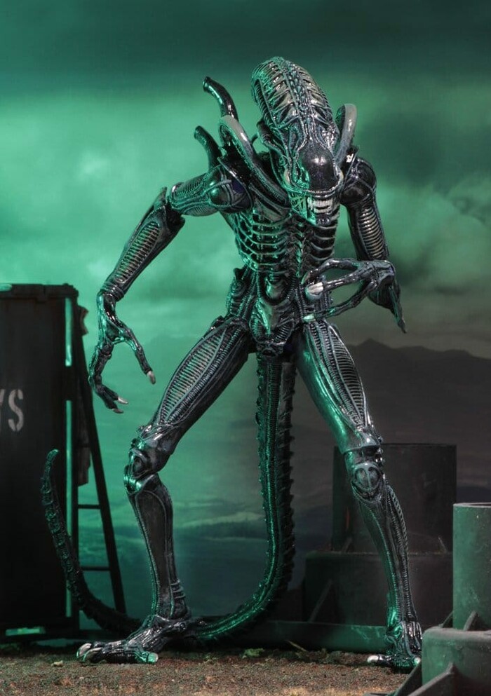 ALIENS - 40th Anniversary - 1986 Alien Warrior Blue Ultimate Action Figure