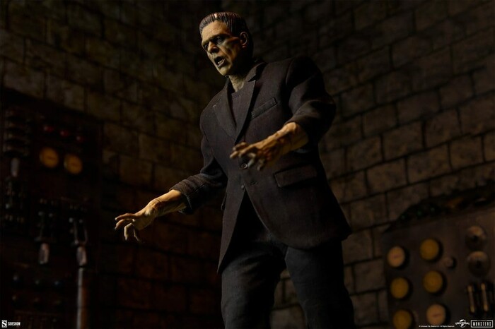 UNIVERSAL MONSTERS - Frankenstein Monster 1/6 Action Figure 12" Deluxe Plus Edition