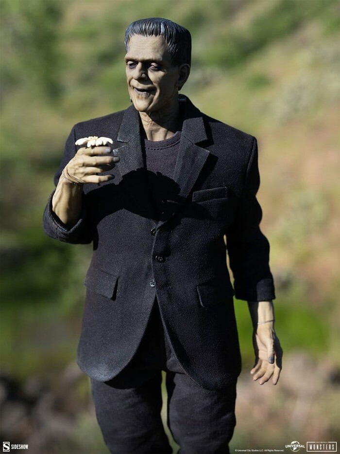UNIVERSAL MONSTERS - Frankenstein Monster 1/6 Action Figure 12" Deluxe Plus Edition