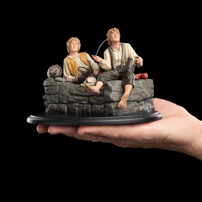 LORD OF THE RINGS - Merry and Pippin Mini Polystone Statue