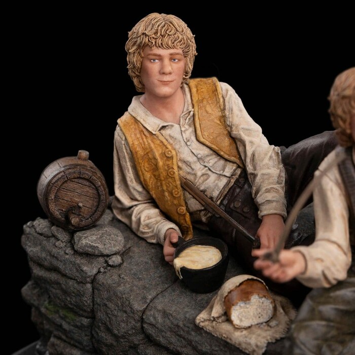 LORD OF THE RINGS - Merry and Pippin Mini Polystone Statue