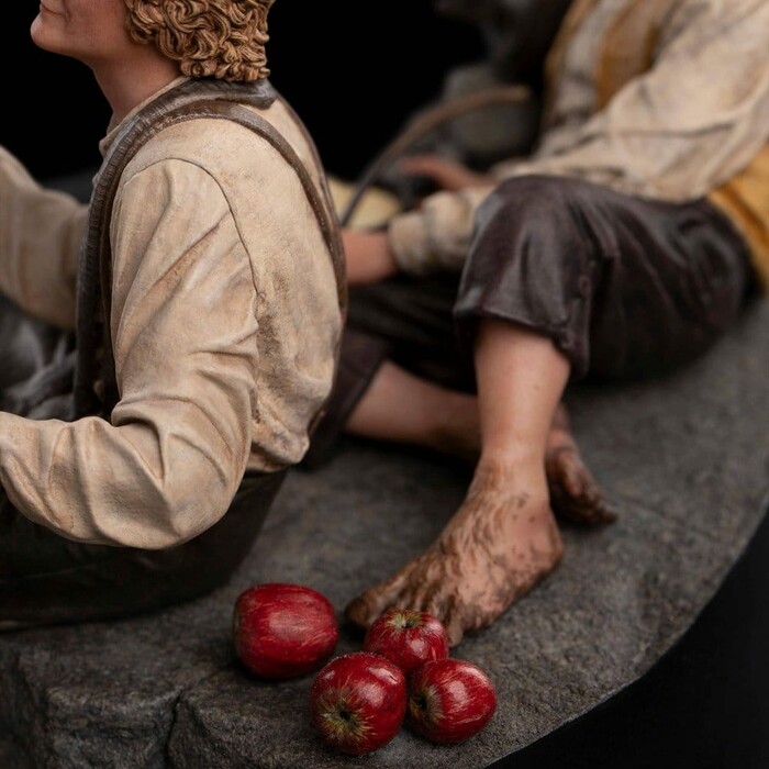 LORD OF THE RINGS - Merry and Pippin Mini Polystone Statue