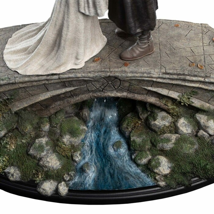 LORD OF THE RINGS - Aragorn & Arwen Mini Polystone Statue