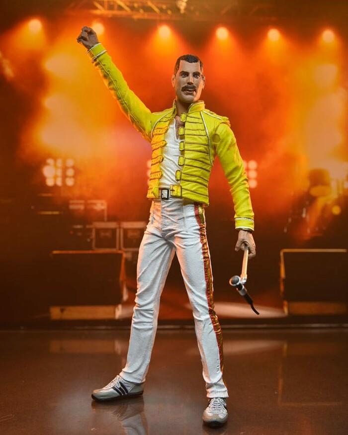 QUEEN - Freddie Mercury Yellow Jacket Action Figure