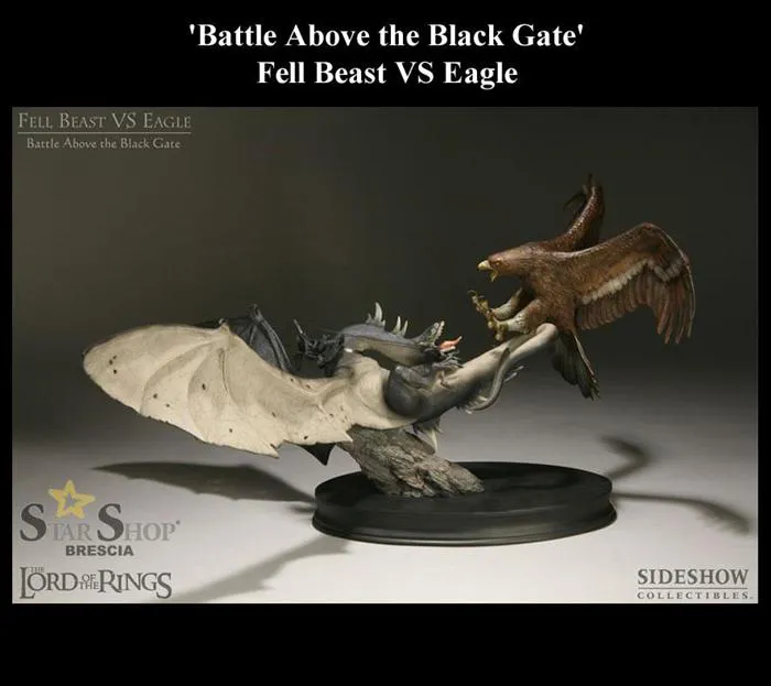 LORD OF THE RINGS - Fell Beast Vs Eagle Polystone Diorama Statue - Displayed