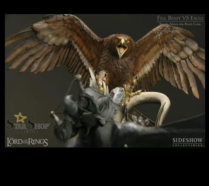 LORD OF THE RINGS - Fell Beast Vs Eagle Polystone Diorama Statue - Displayed