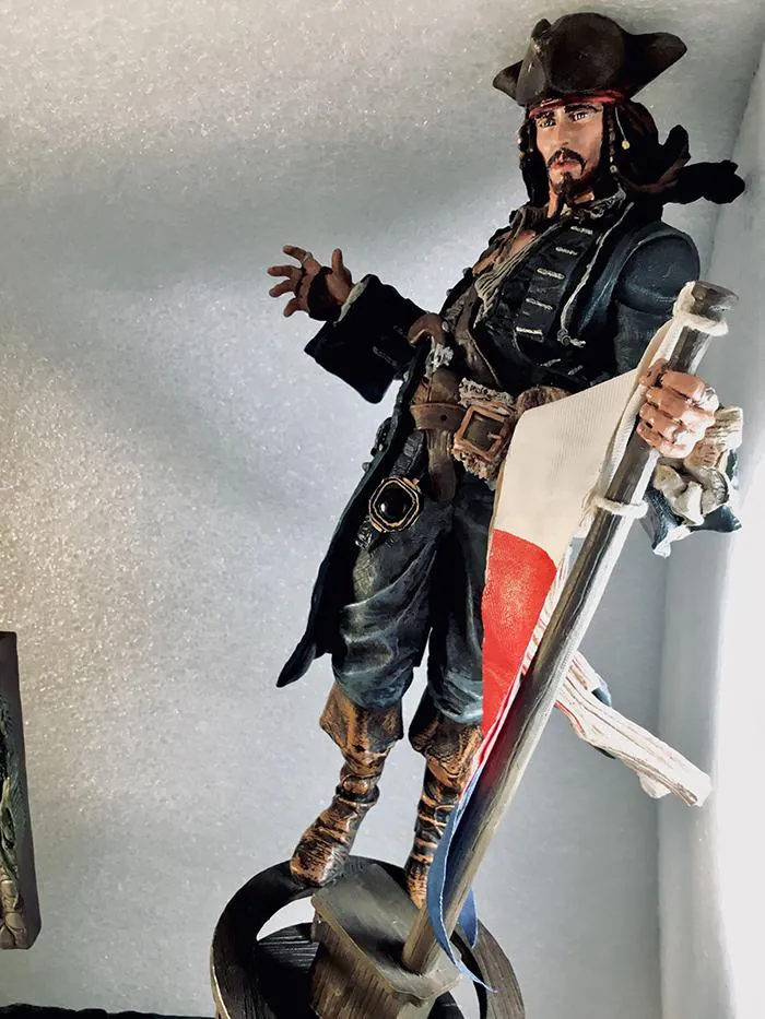 PIRATES OF THE CARIBBEAN - Jack Sparrow Scene Polystone Statue - Damaged Box