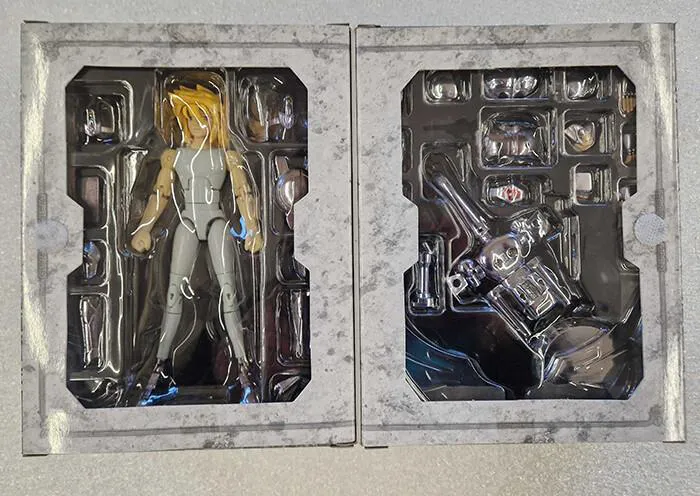 SAINT SEIYA - Myth Cloth Cygnus Hyoga V2 Box Black / White