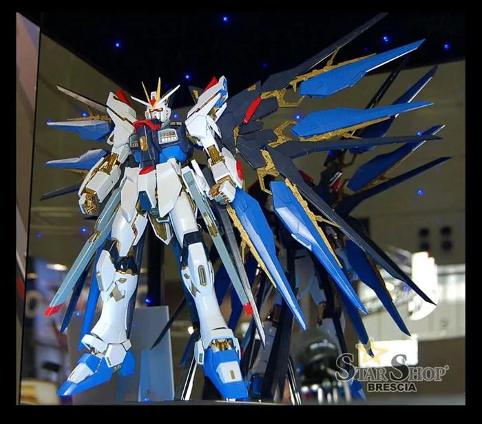 GUNDAM - 1/60 Gundam Strike Freedom Perfect Grade Model Kit PG