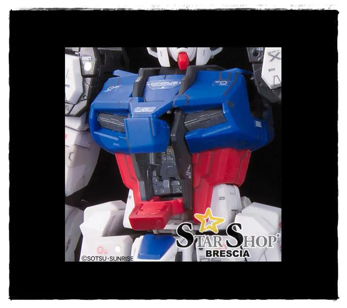 GUNDAM - 1/144 GAT-X105 Aile Strike Real Grade Model Kit RG # 03