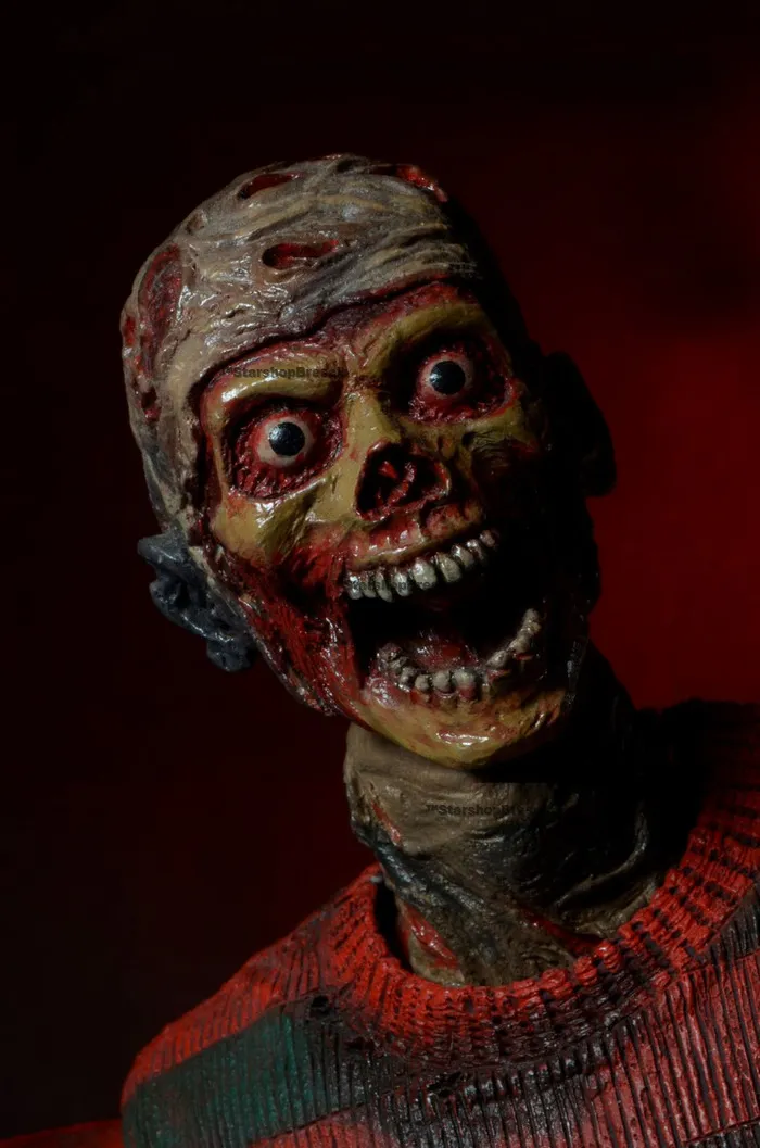 NIGHTMARE on Elm Street - Ultimate Freddy Krueger 30th Action Figure - Damaged Box