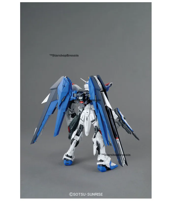 GUNDAM - 1/100 Freedom Ver. 2.0 Master Grade Model Kit MG