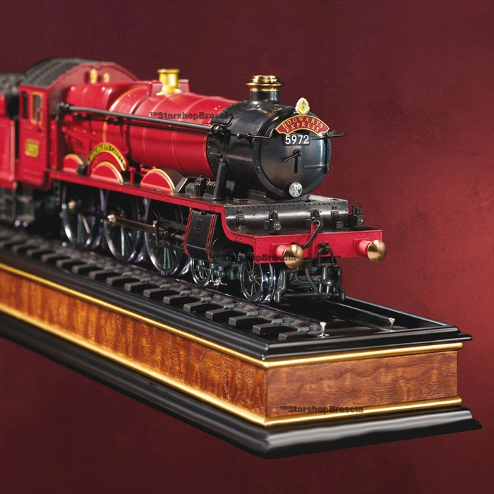 HARRY POTTER - Hogwarts Express 1/50 Train