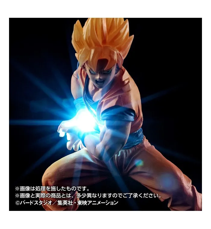 DRAGON BALL Z - Super Saiyan Son Goku Kamehameha Light Up HG Figure