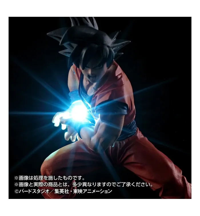 DRAGON BALL Z - Super Saiyan Son Goku Kamehameha Light Up HG Figure
