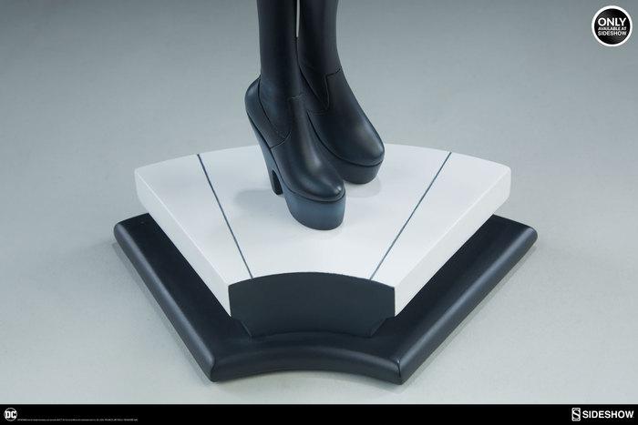 DC COMICS - Catwoman Stanley Artgerm Lau Ver. Polystone Statue Sideshow Exclusive