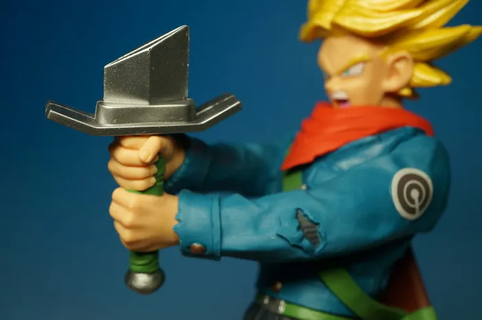 DRAGON BALL - Super - Future Trunks SSJ 2 Final Hope Slash DX Pvc Figure