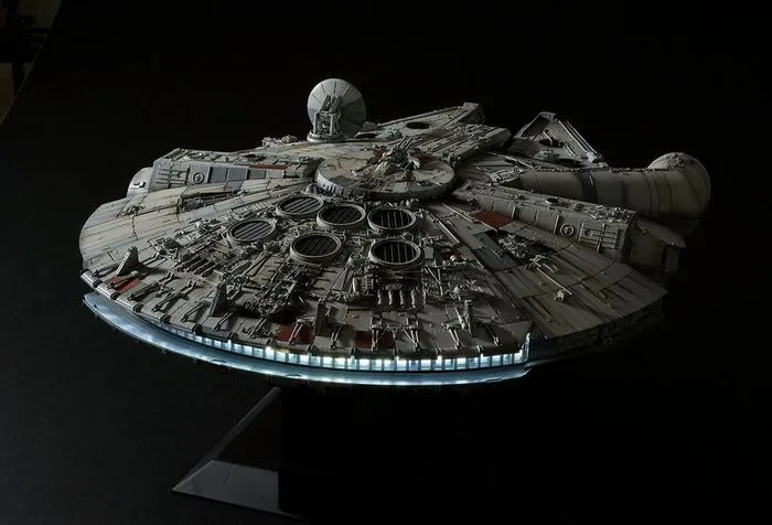 STAR WARS - Episode IV - 1/72 Millennium Falcon Perfect Grade Model Kit PG