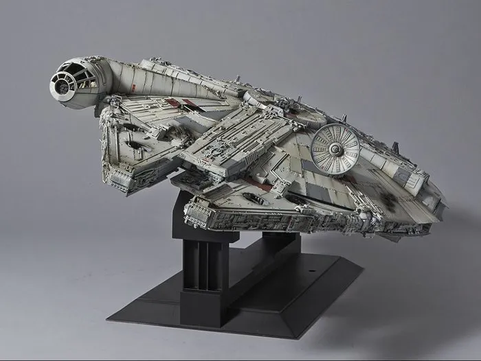 STAR WARS - Episode IV - 1/72 Millennium Falcon Perfect Grade Model Kit PG