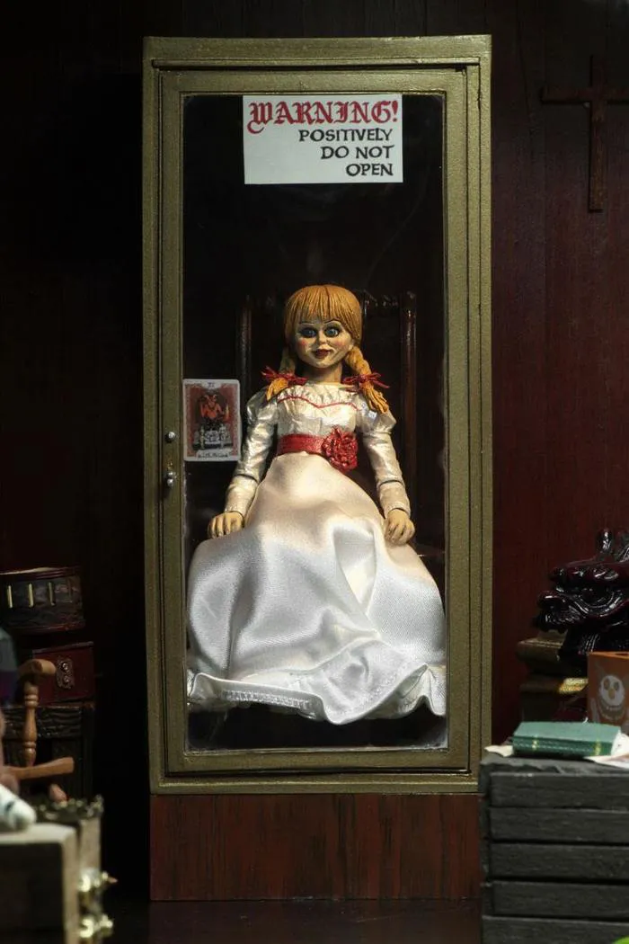 THE CONJURING - Ultimate Annabelle Action Figure