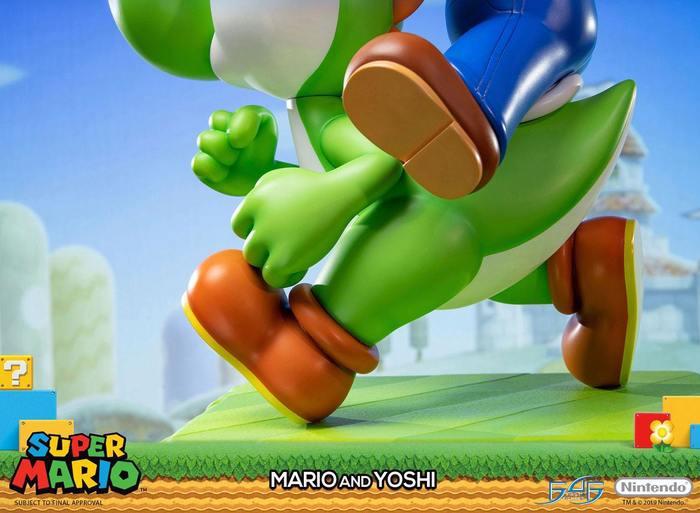 SUPER MARIO - Mario & Yoshi Polystone Statue