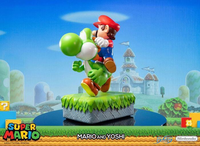 SUPER MARIO - Mario & Yoshi Polystone Statue