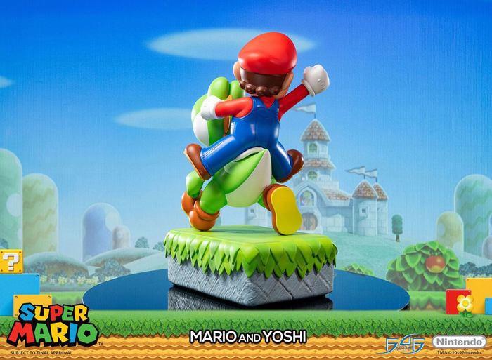 SUPER MARIO - Mario & Yoshi Polystone Statue