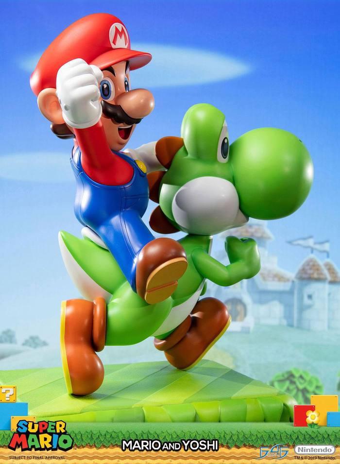 SUPER MARIO - Mario & Yoshi Polystone Statue