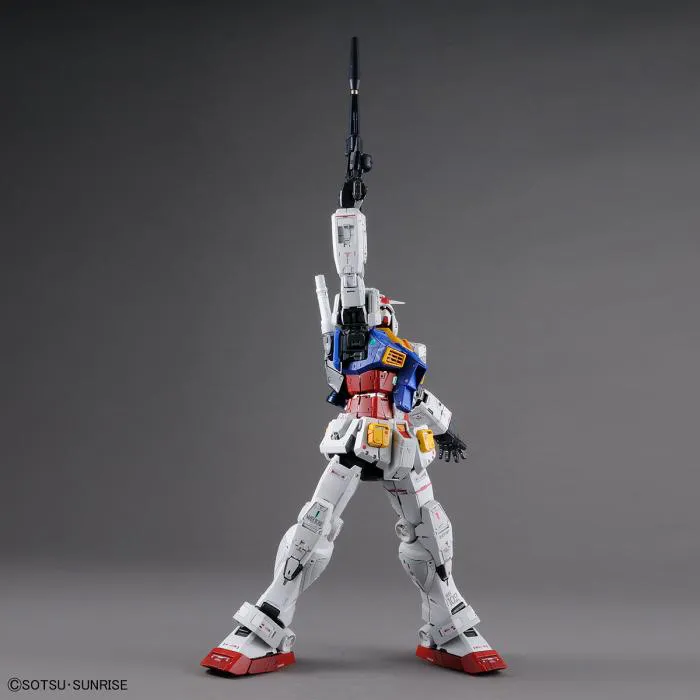 GUNDAM - 1/60 RX-78-2 Perfect Grade Unleashed Model Kit PG