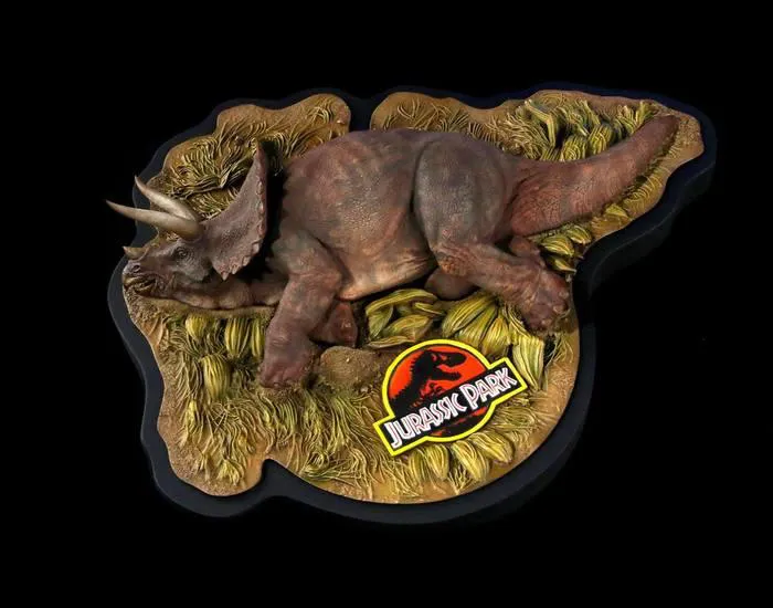 JURASSIC PARK - Sick Triceratops 1/35 Diorama Polystone Statue