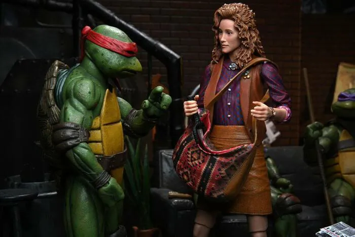 TMNT - Ninja Turtles - April O'Neil Ultimate Action Figure