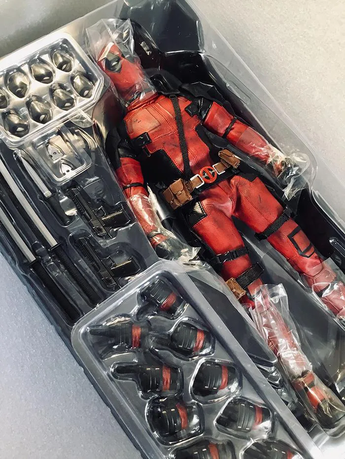 MARVEL - Deadpool Movie Masterpiece 1/6 Action Figure 12" MMS347 - with small defects