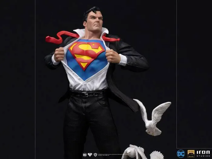 DC COMICS - Clark Kent 1/10 Art Scale Statue