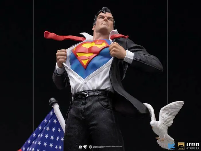 DC COMICS - Clark Kent 1/10 Art Scale Statue