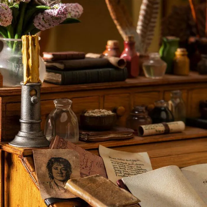 LORD OF THE RINGS - Bilbo Baggins in Bag End 1/6 Polystone Statue