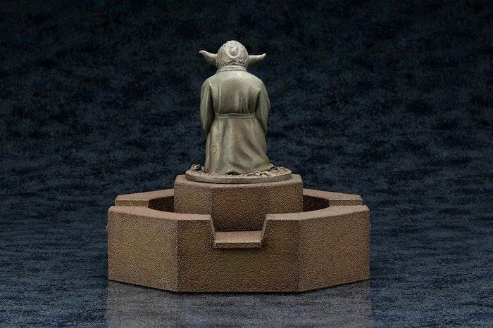 STAR WARS - Yoda Fountain Limited Edition Cold Cast Statue