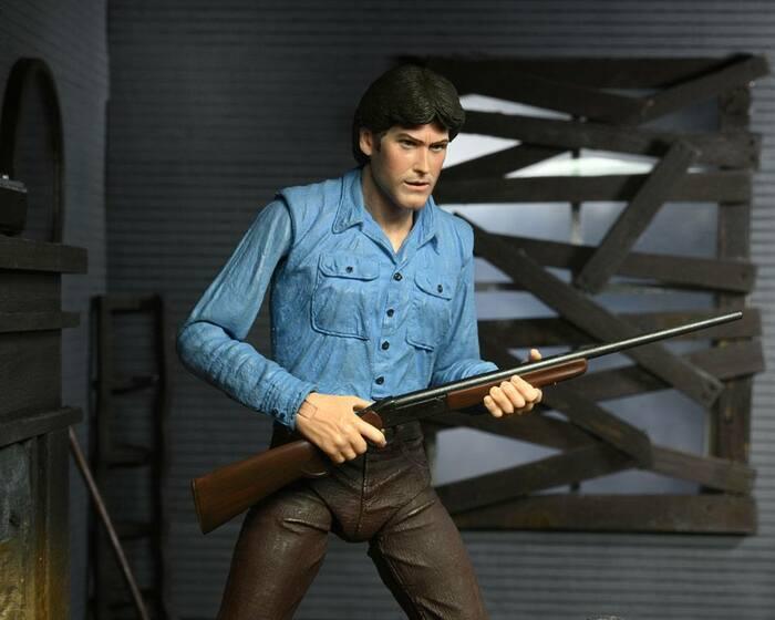 EVIL DEAD - Ash Ultimate Action Figure