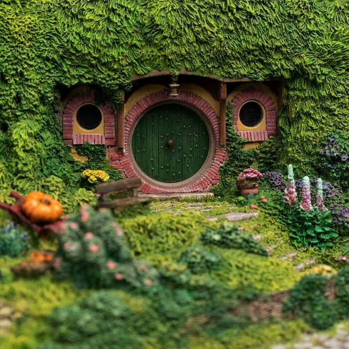LORD OF THE RINGS - Bag End on the Hill Limited Edition Polystone Statue