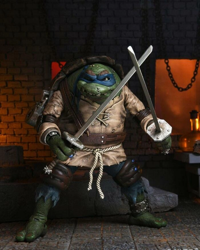 UNIVERSAL MONSTERS x TMNT - Leonardo as The Hunchback Ultimate Action Figure