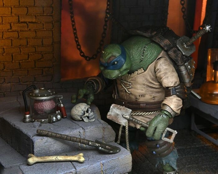 UNIVERSAL MONSTERS x TMNT - Leonardo as The Hunchback Ultimate Action Figure