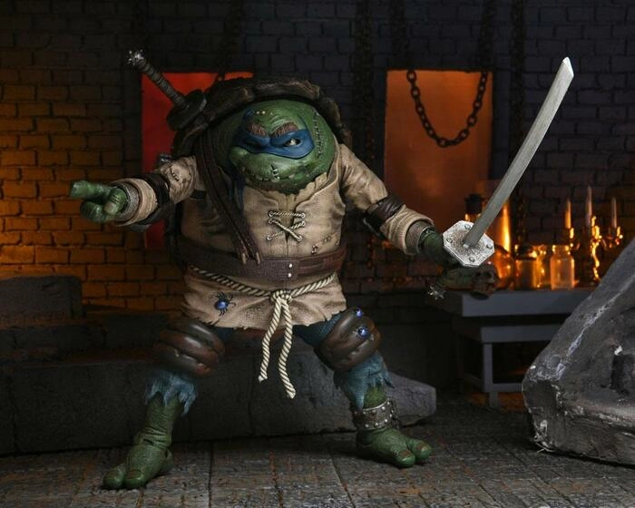 UNIVERSAL MONSTERS x TMNT - Leonardo as The Hunchback Ultimate Action Figure